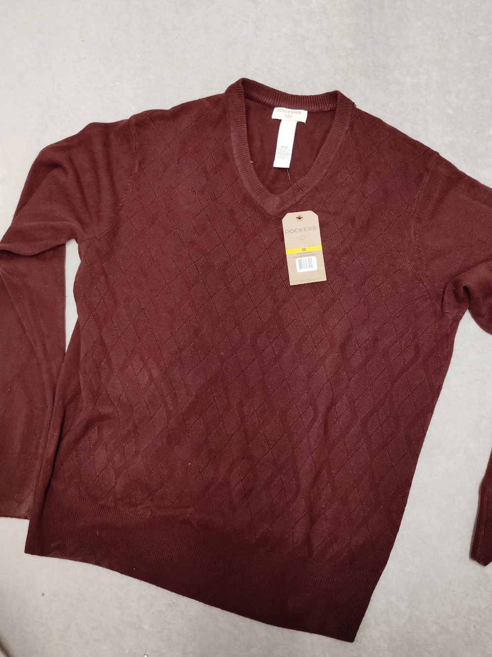 NWT Dockers Men's V-Neck Sweater in Wine